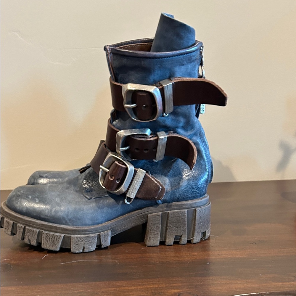 A.S. 98 buckle combat boots